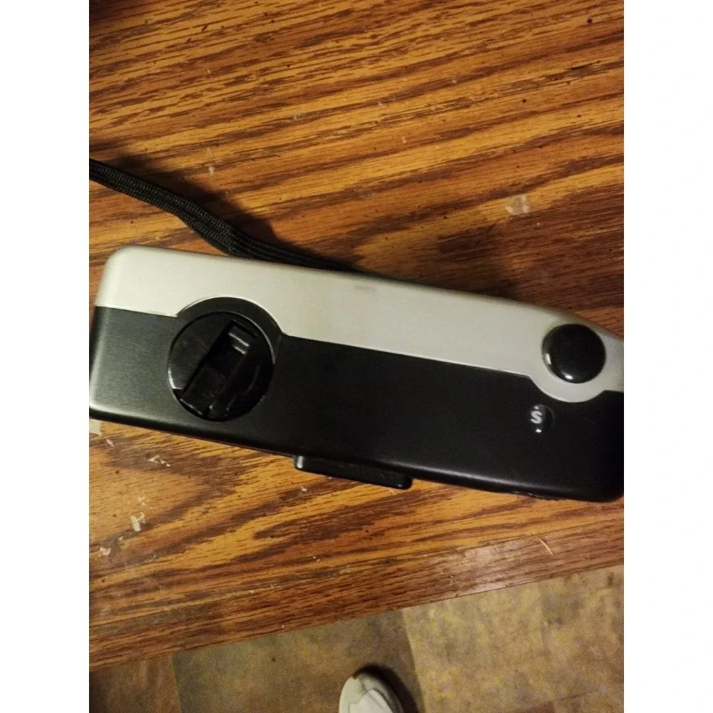 Vivatar Easy Shot Camera ES17 CC 35mm Focus Free Point And Shoot Compact Vintage